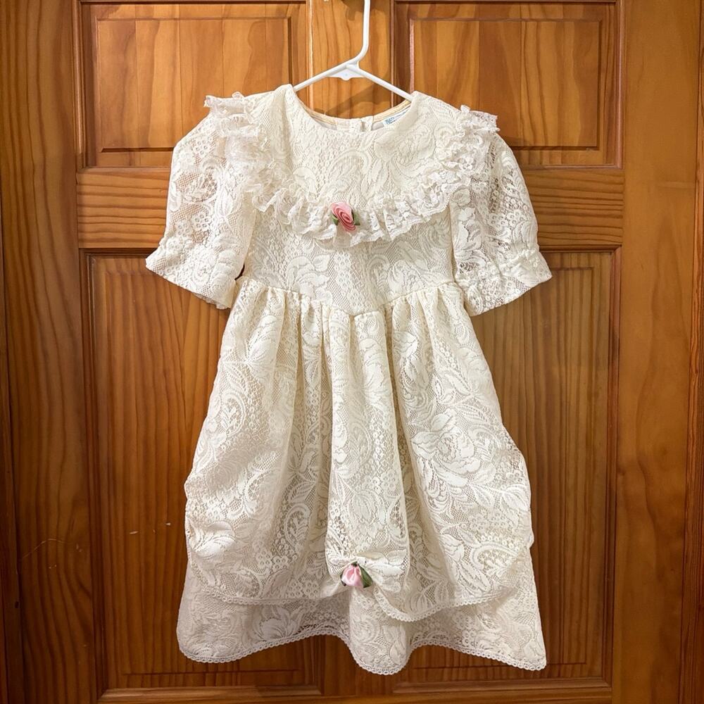 Adorable Vintage Sugar Plum Dress Kids Size 5 beautiful Lace detail!